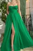 Sem alças verde esmeralda longo vestido de festa de baile com manchas uma linha dividir vestidos de noite robe de soiree ruched tule