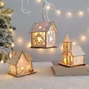 Decorações de Natal Natal LED Luz Casa de Madeira Luminosa Bungalow de Luxo Decorações de Natal Decoração de Casa Fada Noite Lâmpada Pingente Crianças Presente 231027