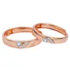 Anéis de compromisso correspondentes para casais Love You Forever Conjuntos de alianças de casamento para ele e ela Anéis de meio coração Chapeamento de latão Ouro 18K AAA Zircon ANEL ajustável