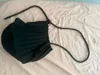 Duffelväskor umi mao yamamoto mörk nisch design handgjorda veckade handväska enkel axel hinkväska för kvinnor y2k