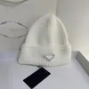 Berretti di lusso firmati cashmere Beanie cappelli invernali lavorati a maglia per uomo donna Beanie invernali cappello classico berretti casual all'aperto autunno berretto di lana lettera caldo teschio regalo montato