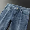 Jeans da uomo firmati Primavera ed Estate Nuovi piedi piccoli Slim Fit Cotone Marchio di moda Coreano Gioventù Stampato in 3D Pantaloni da carro trainati da cavalli NU73