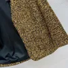 2023 Autunno nero spilla oro blazer manica lunga scollo a V doppie tasche cappotti capispalla a bottone singolo B3O252328