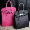 Bolsas de grife de luxo moda bolsas de ombro 2019 nova bolsa de couro genuíno das mulheres de couro original rosa avestruz padrão bolsa de ombro portátil 25cm