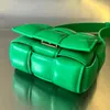 10A Replicação de nível superior Bolsas cassete de doces da BV Designer de couro de vaca feminino acolchoado Mini bolsa 12cm Fshion Couro genuíno Bolsas de ouro verde Frete grátis VV034