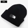 Chapeaux tricotés pour hommes et femmes en automne et en hiver chapeaux chauds Joker couple étudiants chapeaux hip-hop réseau de commerce électronique transfrontalier chapeaux rouges