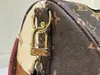 Exklusiv utgåva Mens Duffel Bags Camouflage Graffiti Letters Axelväskor Lyxvarumärke Keepall Handväskor Bagage Totes Womens Airport Travel Bag Fitness Bags