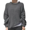 Caractéristiques des pulls pour femmes : ce pull est fait de couleur unie tricoté avec une texture de fil de sable grossier et un aspect général simple A.