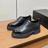 Mocassini Scarpe firmate Sneakers con plateau in morbida pelle di vacchetta Gomma Nera in pelle lucida Sneaker con testa tonda robusta Fondo spesso Taglia di scarpe 35-42 con scatola