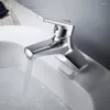 Rubinetti per lavandino del bagno Rubinetto per vasca da bagno di alta qualità Miscelatore acqua G1 / 2 pollici Tipo di sollevamento Resistenza all'usura impermeabile Maniglia allargata