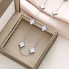 Titanium Steel Double-Sided Cross Van Cleef Flower Four Leaf Clover Necklace | Icke-blekande modeklavikelkedja för kvinnor