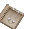Doppelseitige Van-Cleef-Blumen-Kreuz-Halskette aus Titanstahl mit vierblättrigem Kleeblatt | Nicht verblassende, modische Schlüsselbeinkette für Damen