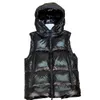 2023 MC 디자이너 남성 럭셔리 후드 가드 다운 버스 프랑스 브랜드 여성 다운 겨울 재킷 자수 가슴 배지 따뜻한 겉옷 재킷은 NFC 복어 재킷이 있습니다.