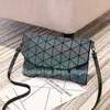 Night Women 2024 Fashion Color Three Mansions Mesmo Estilo Envelope Glow Bag Trend Trocando um ombro Tide Crossbody Tide