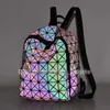 Diamond -Männer und Frauen 2024 Tasche drei Villen gleicher Stil Geometrischer Rucksack mit leuchtend für Farbwechsel Mode große Kapazität Schoolbag