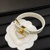 Designer di lusso Bracciale da donna Bracciale da uomo in pelle di alta qualità ciondolo borsa coppia top fornitura di gioielli 93WG #