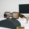 Moda Tasarımcı Güneş Gözlüğü Klasik Gözlük Gözlükleri Açık Plaj Güneş Gözlüğü Erkek ve Kadın Renkleri Mevcut Üçgen İmza Kayış Kutusu ve Kahve