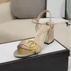 Sandali da donna in pelle firmati Scarpe estive con tacco medio Pantofole con lettera arcobaleno a testa grande da spiaggia alla moda da donna