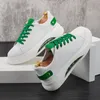 Scarpe da uomo con cuscino d'aria da tavolo Scarpe casual bianche traspiranti Versatili della tendenza Sneakers stringate per giovani 10A51
