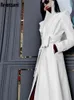 Женская кожа из искусственной кожи Нерадзурри Весенняя взлетно-посадочная полоса Белый длинный кожаный плащ для женщин с длинным рукавом Элегантные роскошные модные женские пальто Дизайнер 231027