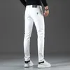 Jeans pour hommes Designer Printemps Nouveau Guangzhou Xintang Coton Bounce Coréen Petits pieds Slim Fit Haut de gamme Européen Noir et Blanc Lo Fu Tau U6CG