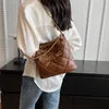 This popular foreign style small bag for women 2023 new designer versatile chain tote letter crossbody Purses Outlet