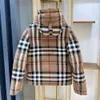 Designer nuova giacca con cappuccio da uomo Piumino classico in cotone scozzese Giacca invernale ispessita unisex Un cappotto Giacca nera con due lettere Giacca calda