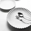 Assiettes vaisselle élégantes blanches en relief pour décoration de mariage