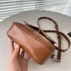 Cowhide Mała torba z torbą z kamerą Damską Torba Projektantka Torba Crossbody Bag Wysokiej jakości przenośna gazeta mody torba do kosza wiązania liny mumu