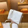 Bolsos Tienda Outlet 2023 Red Rojo Estilo simple y occidental Cuadrado pequeño para mujer Nuevo diseñador versátil coreano Bolso bandolera de un hombro