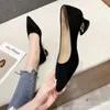 Zapatos de vestir Tacones altos Mujer 2023 Verano Perla de lujo Bombas de mujer Cómodo Chunky Dulce Boda Tacones nupciales Mujer