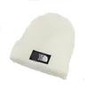 Chapeaux tricotés pour hommes et femmes en automne et en hiver chapeaux chauds Joker couple étudiants chapeaux hip-hop réseau de commerce électronique transfrontalier chapeaux rouges