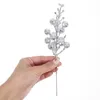 Kwiaty dekoracyjne 10pcs Symulacja świąteczna Płatka śniegu sztuczne łodygi brokat fałszywy gałąź do dekoracji wieńca drzewa