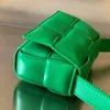 10A Üst Düzey Replikasyon BV'nin Şeker Kaseti Çantaları Tasarımcı Cowhide Mnited Kadın Yastıklı Mini Çanta 12cm FSHION GERÇEK DERİ Yeşil Altın Çantalar ÜCRETSİZ Nakliye VV034