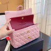 23P Lana con estilo Hombro para mujer 26 cm Tweed Hardware dorado Cierre metálico Tote Matelasse Cadena Crossbody Sweet Princess Bag Bolsas de aeropuerto Sacoche