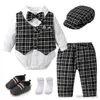 Conjuntos de roupas Roupas de cavalheiro para recém-nascidos xadrez colete chapéu calças branco bodysuit traje de casamento bebê menino formal desempenho boutique conjunto r231028