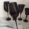 Copos de vinho vendendo temperamento preto vermelho vidro champanhe decoração atmosfera cálice