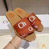 Lady White Designer Sandal Woody Mule Flat Heel Womans Man Flip Flop Tazz Slipper Luxury Slide Fashion Sandale Mandis Summer Place Place Plateforme Clog Outdoor Toile Shoe