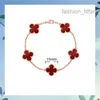 Classic 4/Four Leaf Clover Designer Armband White Red Blue Agate Shell Mother-of-Pearl Charm Armband Guldpläterad lyxig bröllopskvinna Fashion Jewelry Vanish 80