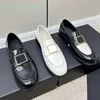 Loafer Loafer Calfskin Metal Laiders 100 ٪ Real Leather Designer Oxford Shoes MoCcasins الفستان الفاخر منصة حذاء منصة الحجم 35-42 Penny Penny Penny