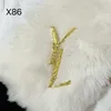 Sliver Pated Broche Charme Nieuwe Liefde Cadeau Broche Jonge Stijl Eenvoudig Ontwerp Pins Herfst Mode Stijl Meisje Letter Kristal Diamanten Broche Hoogwaardige Sieraden