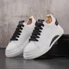 Scarpe da uomo con cuscino d'aria da tavolo Scarpe casual bianche traspiranti Versatili della tendenza Sneakers stringate per giovani 10A51