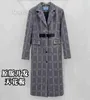 Gabardinas de mujer Diseñador Shenzhen P Familia 2023 Nuevo abrigo de lana Botón de cuero a cuadros Estilo largo 8IGK