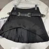 Kjolar bältesdesigner veckade minikjol kvinnor hög midja smal fast färg kort kvinnlig mode 2023 sommar