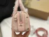 Designer Handväska Boston axelväska kudde påse mini tote väska kohud mode allt-i-ett crossbody väska kvinnors handväska makeup väska grossist