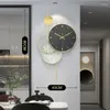 壁時計リビングルーム家具のためのモダンな金属吊り時計クリエイティブライトラグジュアリーシンプルな入り口装飾