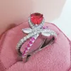 女性の高級デザイナーリングビッグモイサナイトダイヤモンドシャイニーカラープリンセスリングジュエリーPT950メッキガールフレンドギフト婚約指輪1918