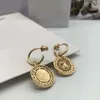 Boucles d'oreilles de créateurs les plus vendues, laiton vintage, portraits sculptés, textures creuses imbriquées, boucles d'oreilles pendantes rondes avec éléments classiques, bijoux élégants de haute qualité