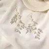 Orecchini pendenti Cristallo di latte Set di colori argento Fiori fatti a mano Accessori da sposa Gancio Perle per le orecchie Gioielli di moda per donne Ragazze