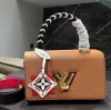 2023 Hoge kwaliteit designer tassen Echt leer Lock Flap Handtas Zwarte Twist schoudertas Dame Crossbody Tas Luxe bakken